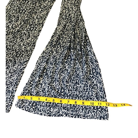 NEW YORK & CO. WOMEN'S BLUE/WHITE V-NECK LIGHT WEIGHT JUMPSUIT SIZE LARGE - Picture 8 of 8